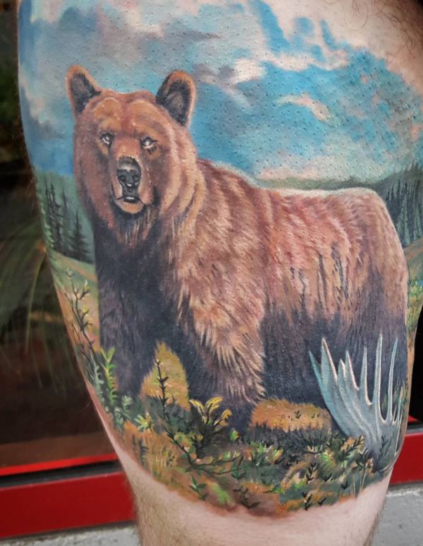 Retrato, desenho urso, tatuagem, coxa 