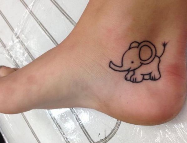 Little Elephant Dumbo Tattoo no tornozelo 