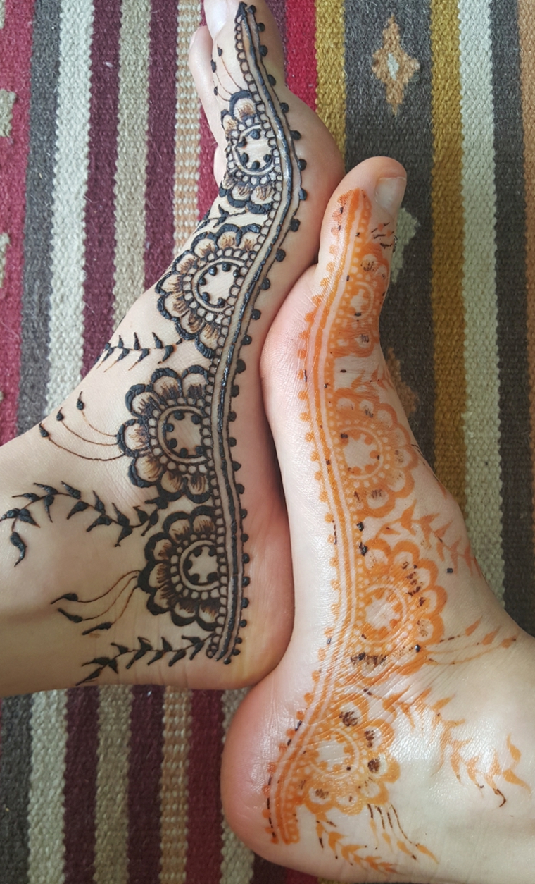 tatuagens com pés de hena 