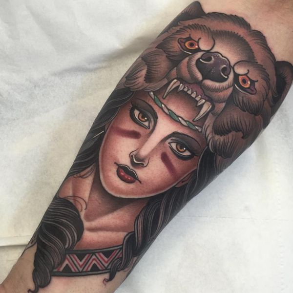 Tatuagem de urso indiano no braço 