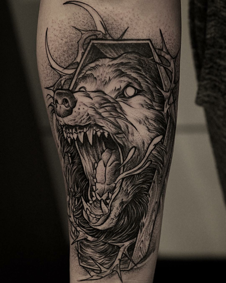 tatuagem-lobo-furioso-design-moderno 
