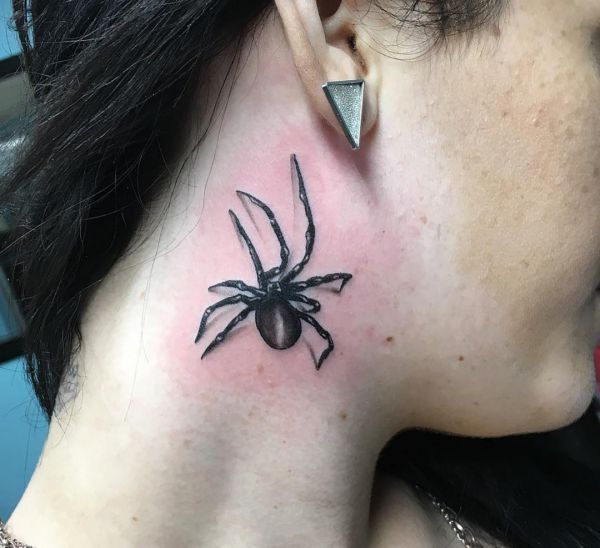 Tatuagem de aranha 3D em volta do pescoço para mulheres