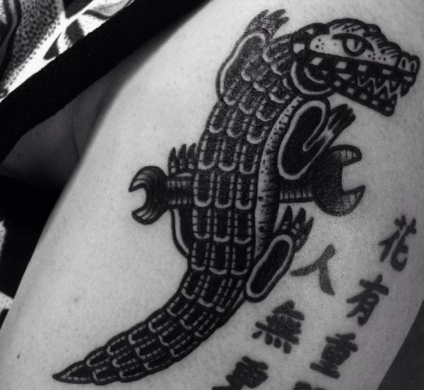 Motivos de tatuagem de crocodilo tribal 