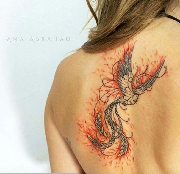 tatuagem de fênix nas costas 