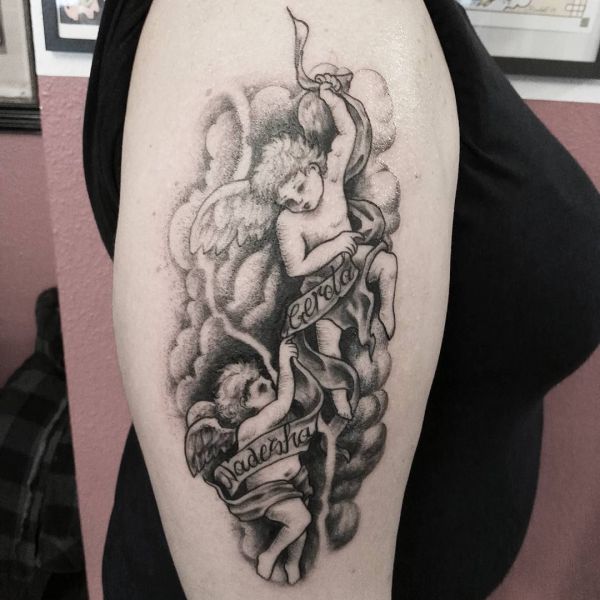 Baby angel design com nome no braço