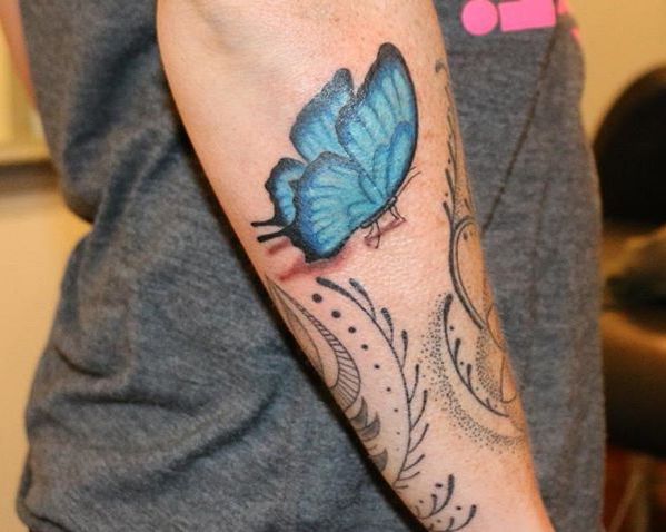 Tatuagem de borboleta Ulysses no antebraço 