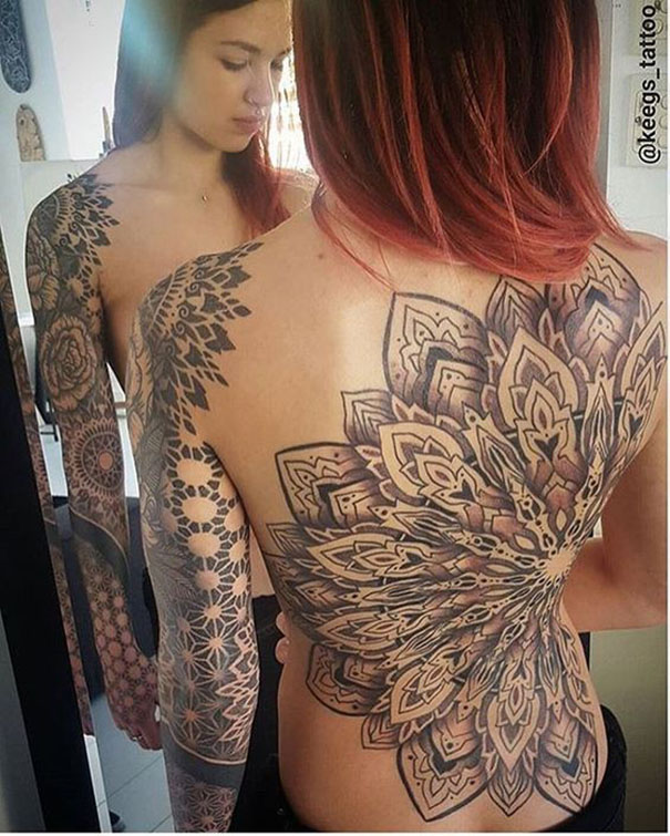 tatuagem de mulheres nas costas