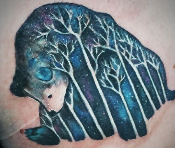 Desenho de tatuagem de urso polar abstrato 