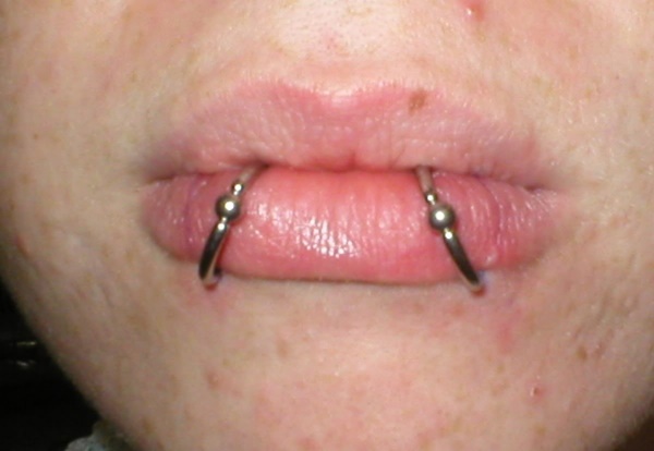 piercing no lábio duplo (68) 