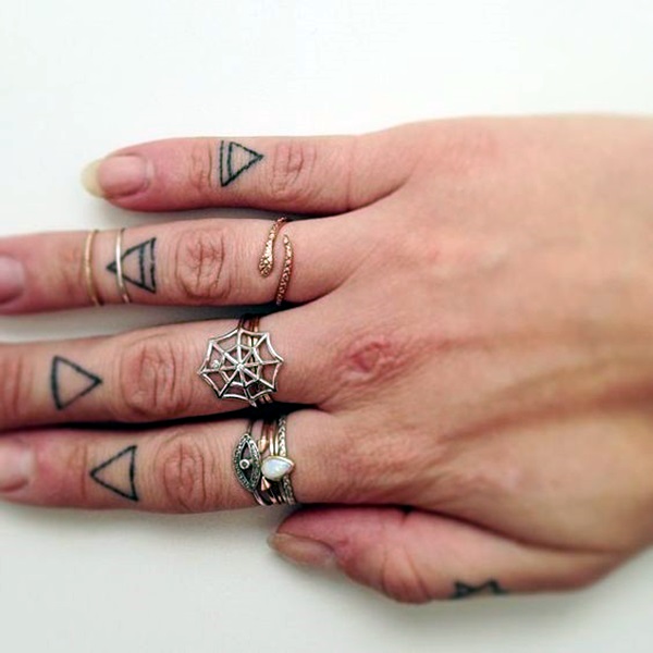Projetos bonitos dos tatuagens do dedo (36) 