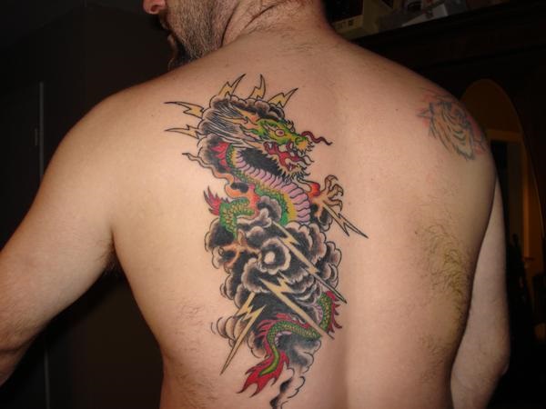 35 Idéias de Tatuagem de Dragão Hipnotizantes e seus Significados 18 