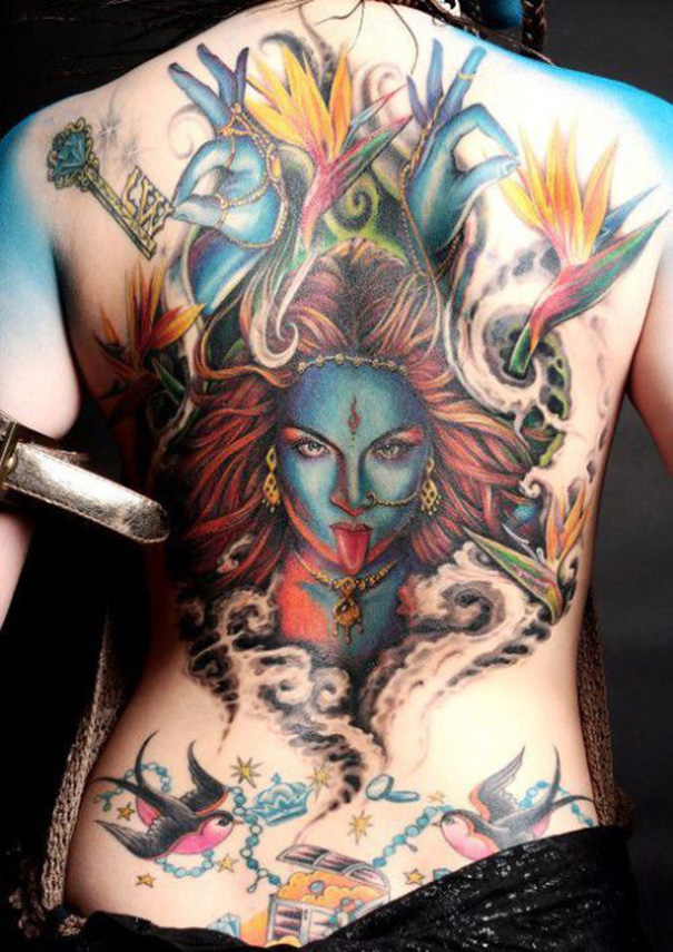 tatuagem hindu nas costas 