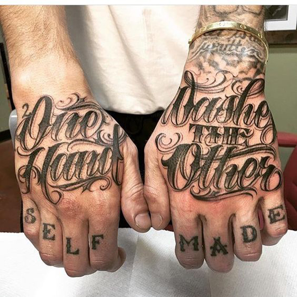 tatuagem criminal na mão 