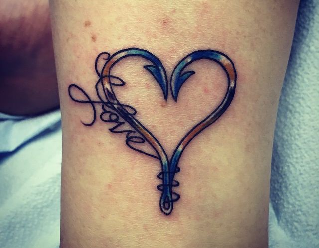 Tatuagem de dois coração gancho 