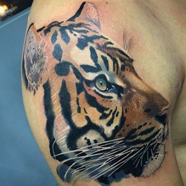 Design de tigre 3D no braço 