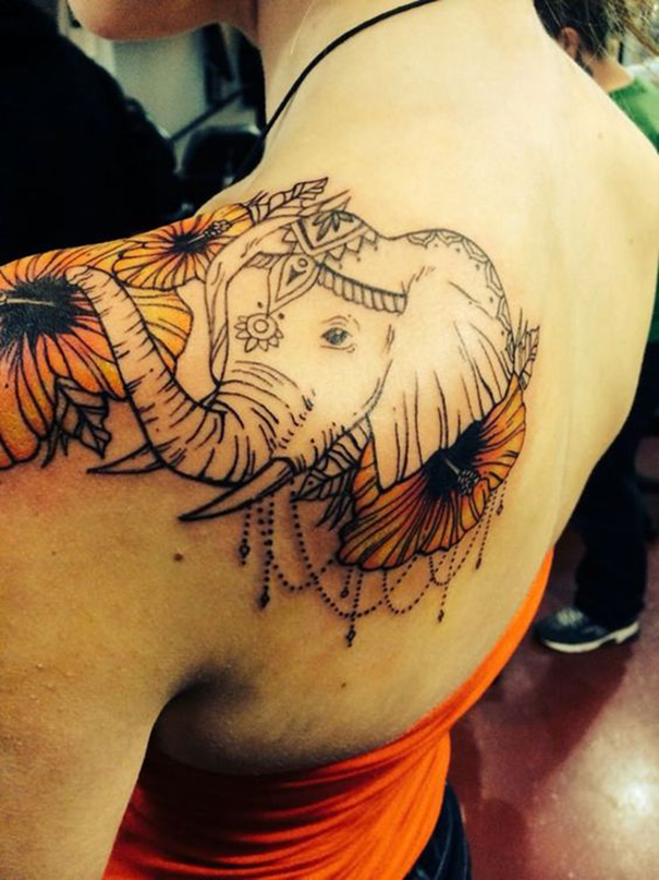 tatuagem de elefante no ombro 