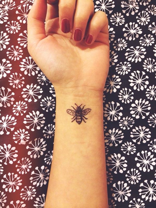 Significados do tatuagem de abelha linda 10 