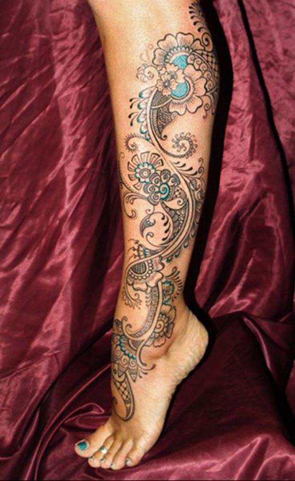 tatuagem estampada na perna 