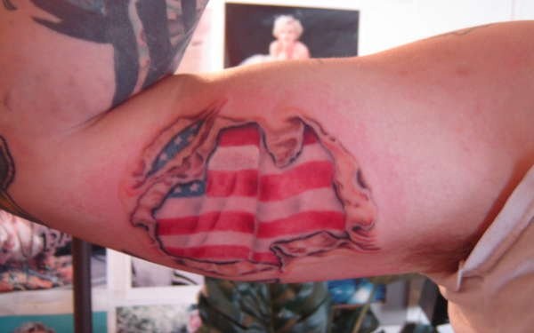35 Tatuagens e Desenhos da Bandeira Americana 18 