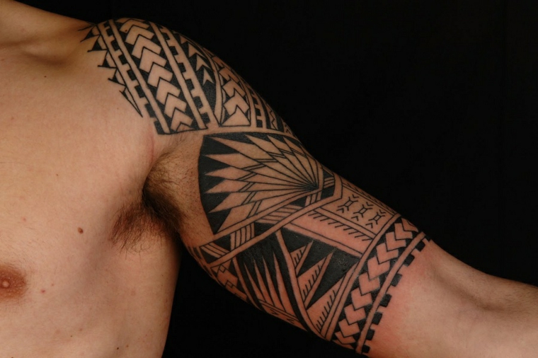 braço maori de tatuagem 