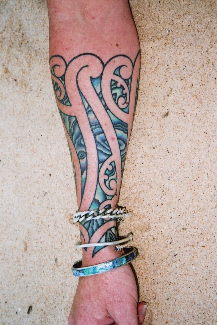 colorido-tatuagem-maori-moderno-estilo 