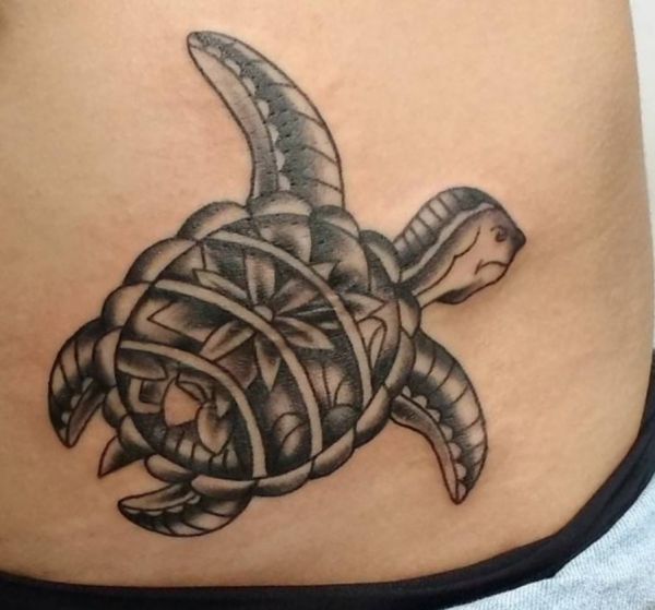 Design de tartarugas na barriga preto e branco 
