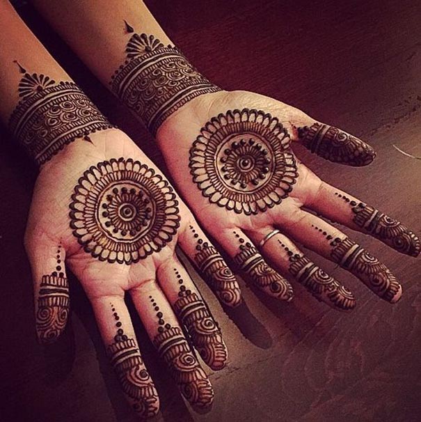 tatuagem de henna na mão 