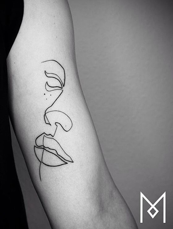 tatuagem minimalista no braço 