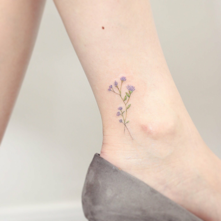 boa tatuagem com flores 