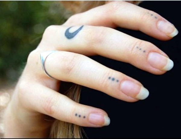 Projetos bonitos dos tatuagens do dedo (13) 