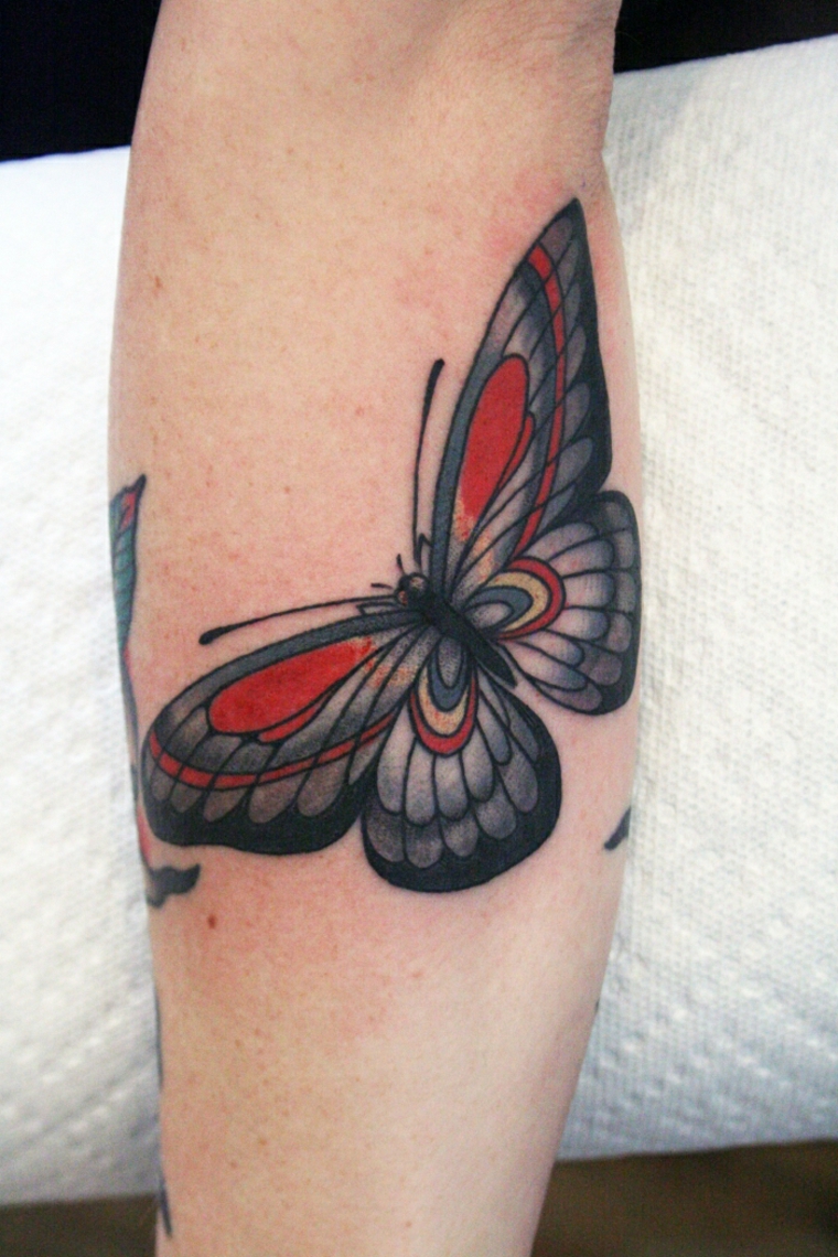 tatuagens com corpo de borboletas 