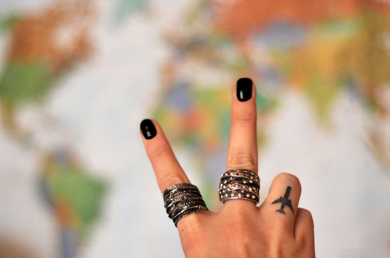 melhores tatuagens-dedos-opções-avião 