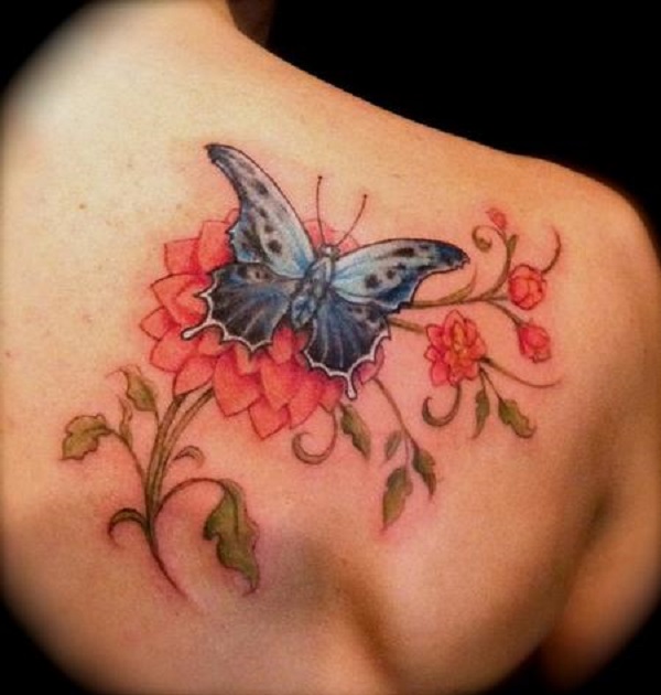 tatuagem de borboleta com flores 36 