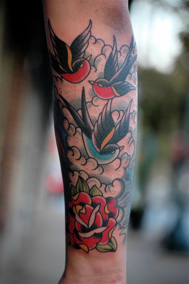 tatuagem da velha escola no braço 