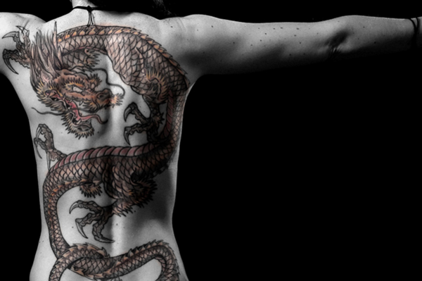 Desenhos de tatuagem de dragão para mulheres e men17 