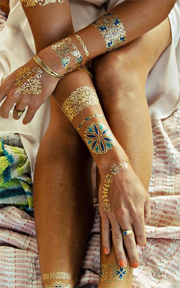 tatuagem temporária no pulso 