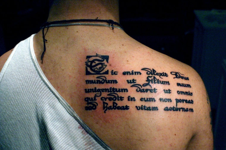 citação-em-tatuagem-latina 
