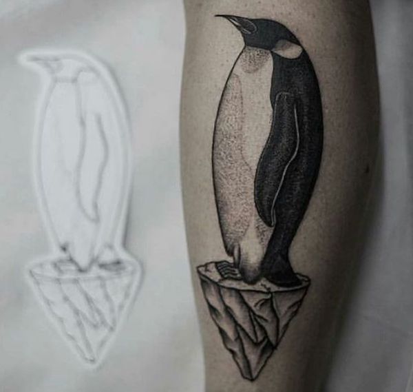 Projeto de pinguim de tatuagem Dotwork na perna 