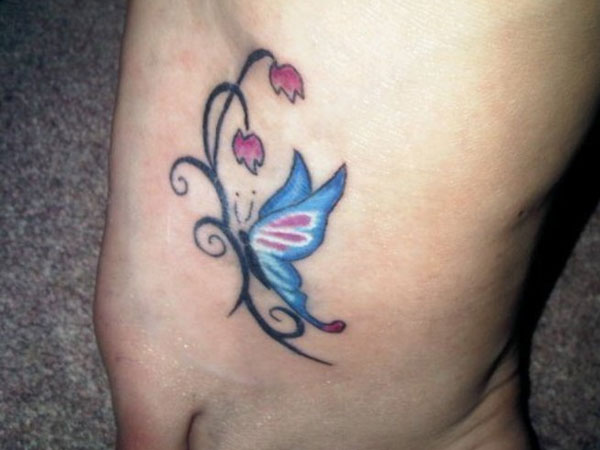 tatuagem de borboleta com flores 26 
