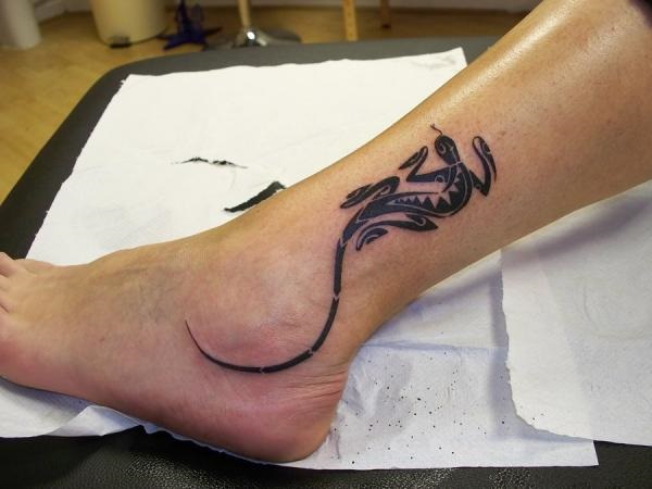 Desenhos e significados impressionantes do tatuagem do lagarto 15 
