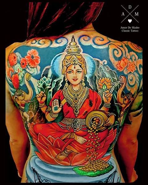 tatuagem hindu nas costas 