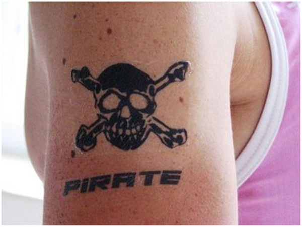 40 fantásticos desenhos de tatuagem de pirata 22 