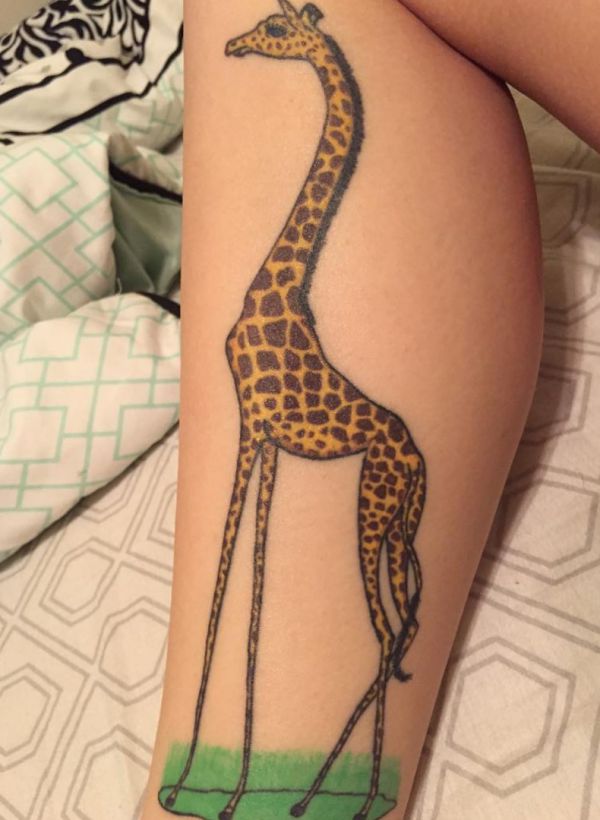 Design de girafa na parte inferior da perna 