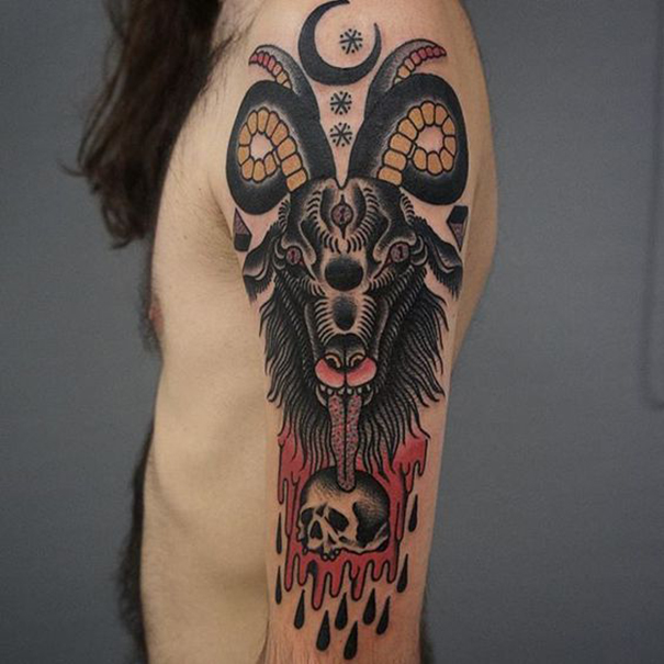 tatuagem de demônio no ombro 