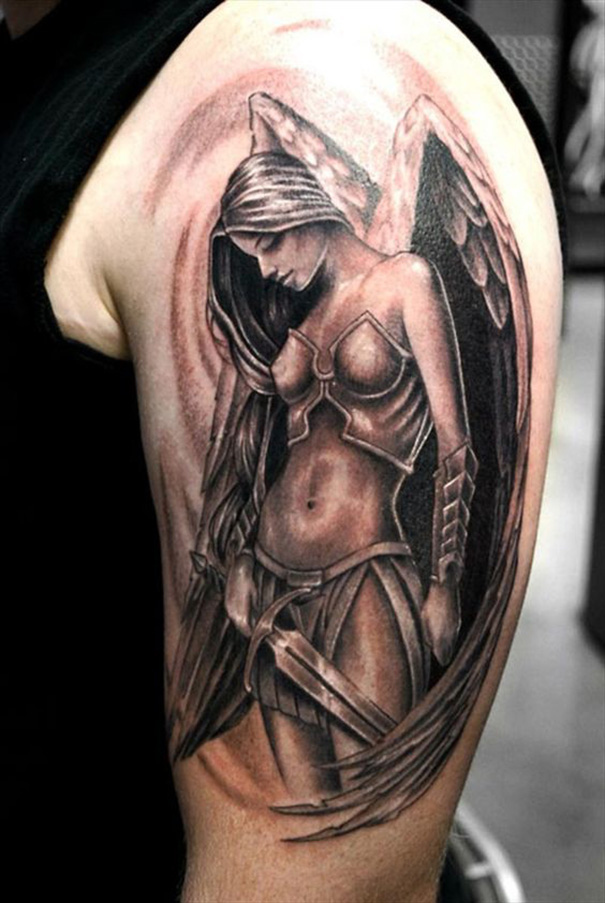 tatuagem de anjo no ombro 