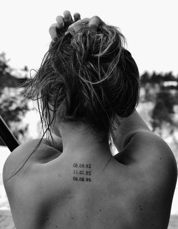 tatuagem de família no pescoço 