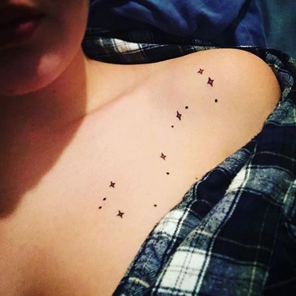 tatuagem de escorpião para mulheres 