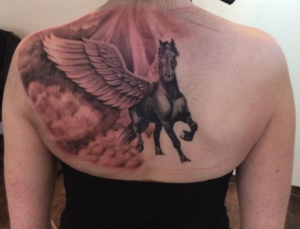 Horse Tattoo Pegasus nas costas 