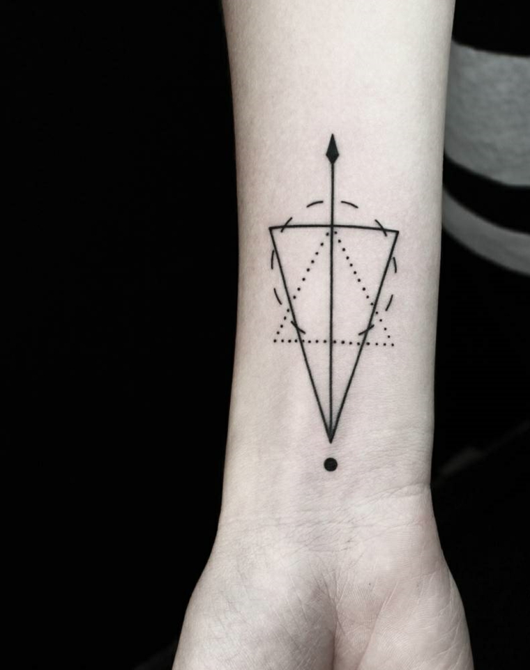 tatuagens-para-homens-design-triângulos geométricos 