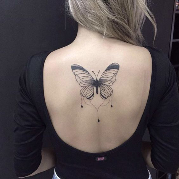 tatuagem de borboleta nas costas 